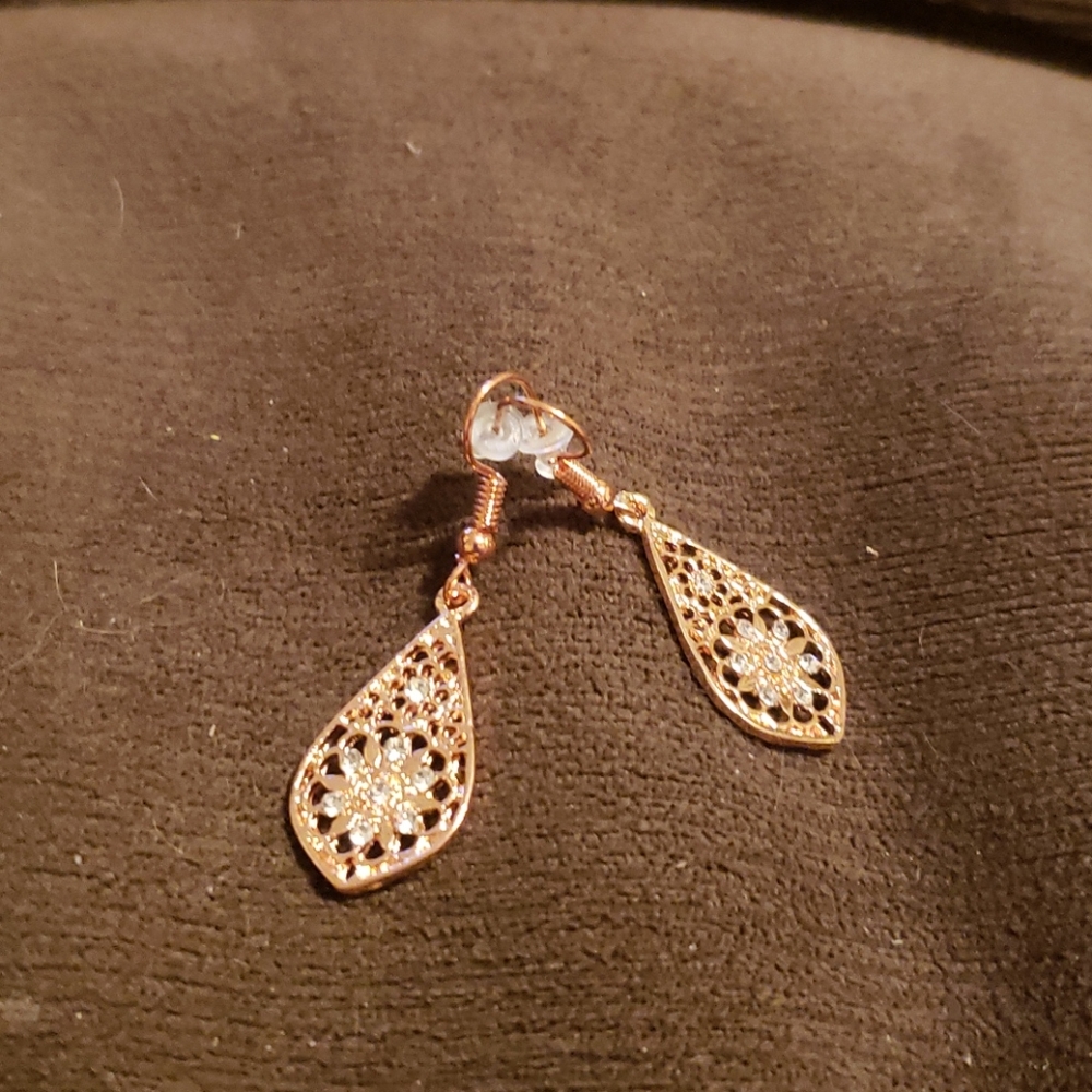 💥💥Rose Gold Tone dangle earrings💥